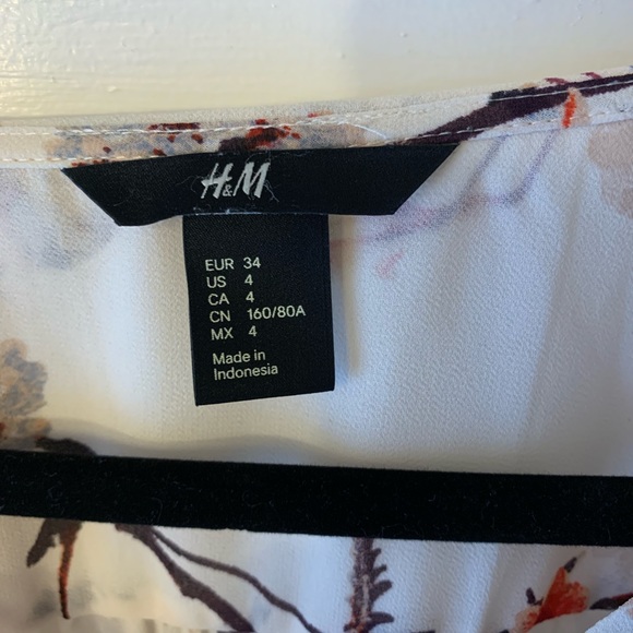 H&M floral blouse - Picture 5 of 5